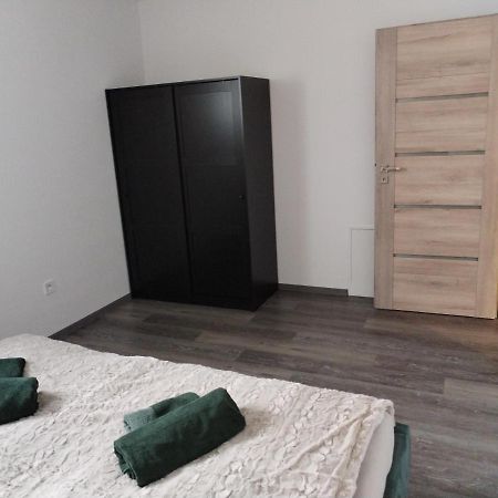 Apartman Pri Parku Solcany Ngoại thất bức ảnh