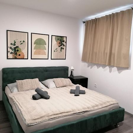 Apartman Pri Parku Solcany Ngoại thất bức ảnh