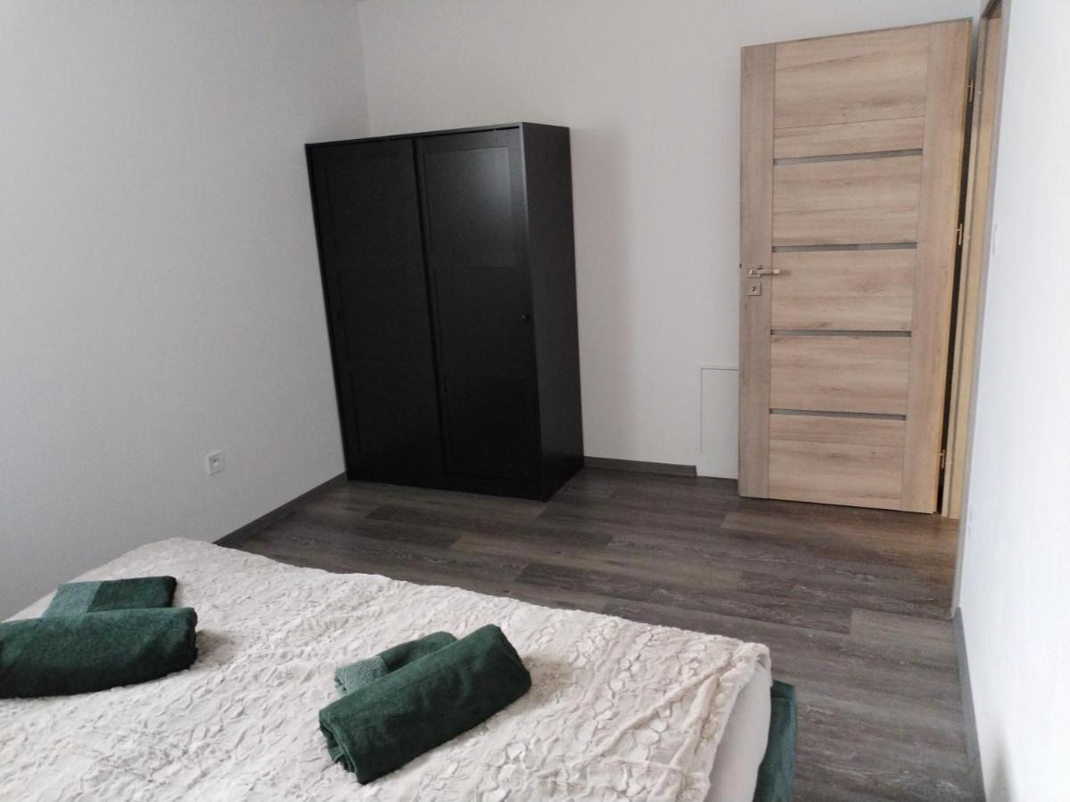 Apartman Pri Parku Solcany Ngoại thất bức ảnh