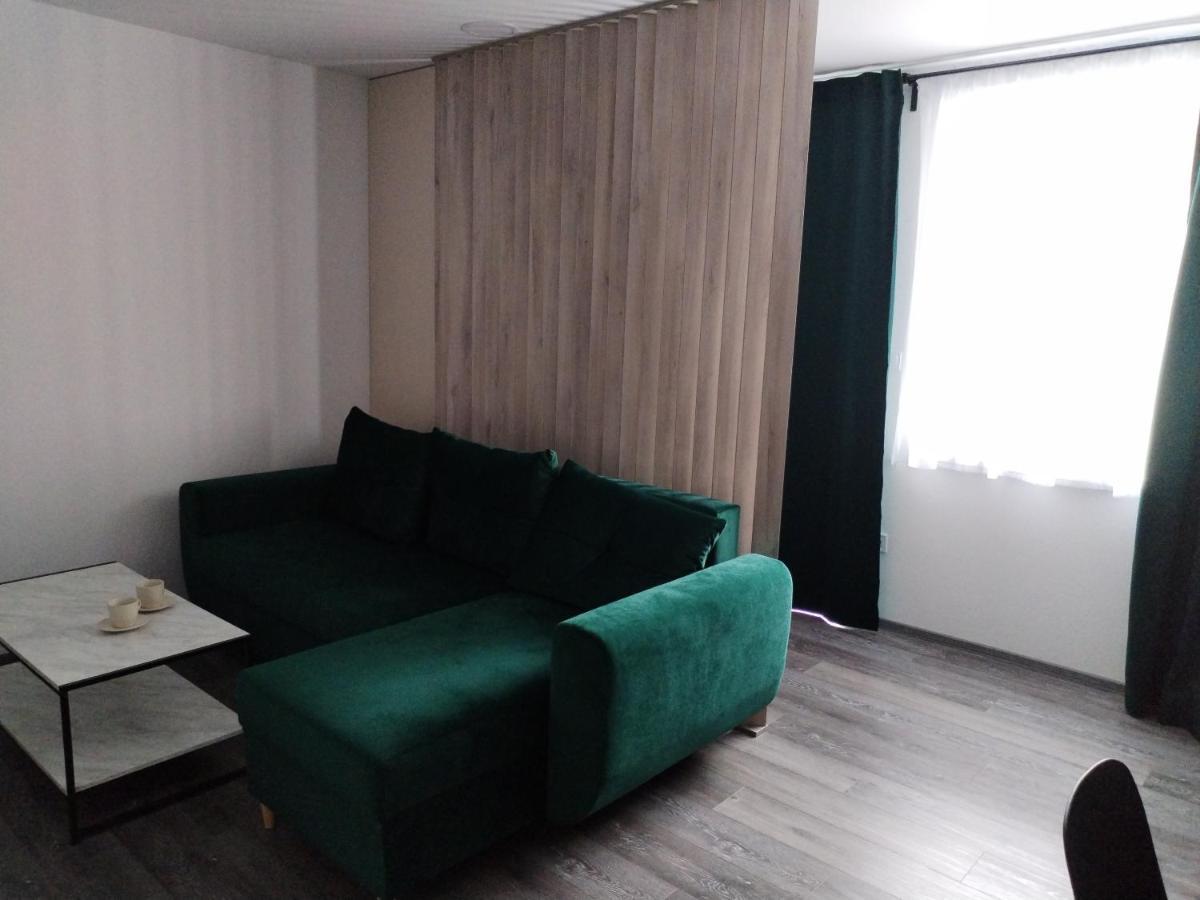 Apartman Pri Parku Solcany Ngoại thất bức ảnh