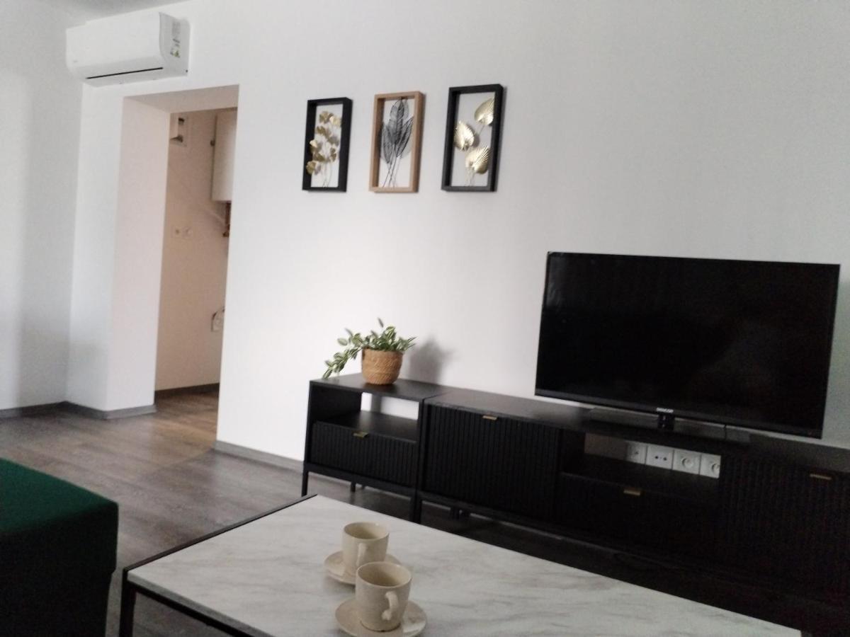 Apartman Pri Parku Solcany Ngoại thất bức ảnh