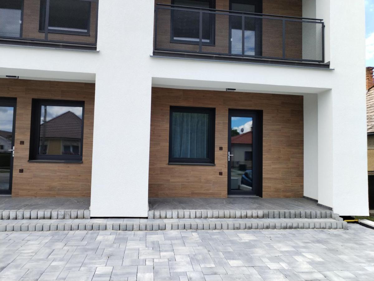 Apartman Pri Parku Solcany Ngoại thất bức ảnh