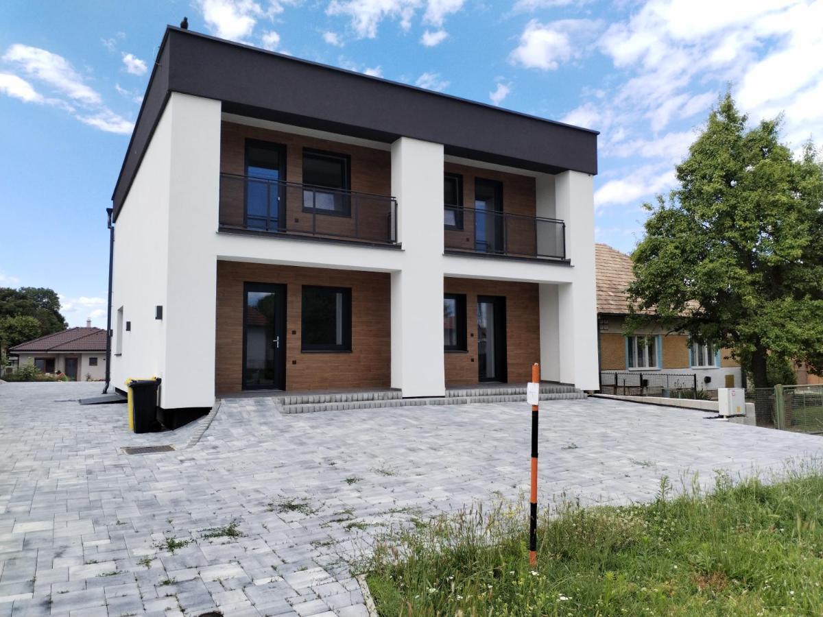 Apartman Pri Parku Solcany Ngoại thất bức ảnh